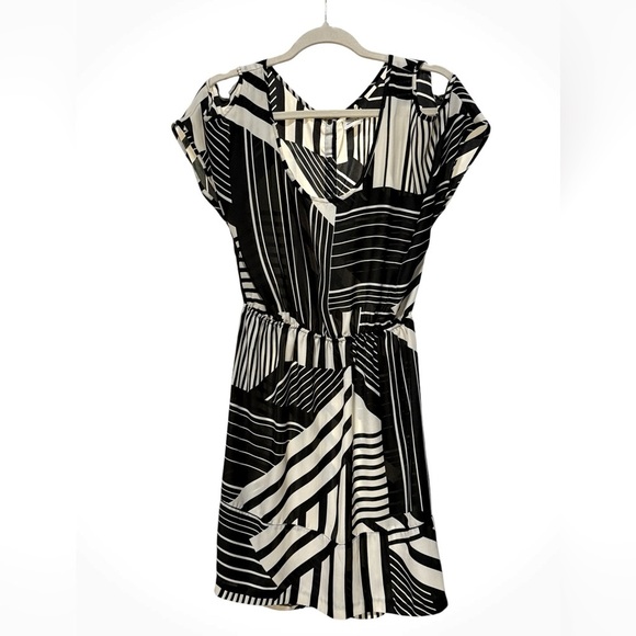 Urban Outfitters Silence + Noise Women's M Black Tan Mini Dress Cold Shoulder - Picture 1 of 15